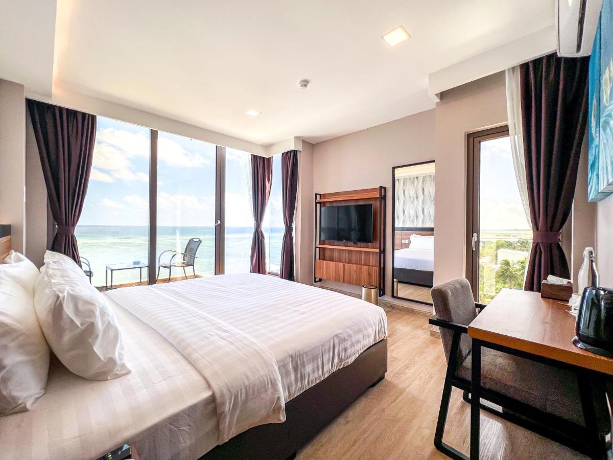 Triton Prestige Seaview And Spa Maafushi Exterior foto