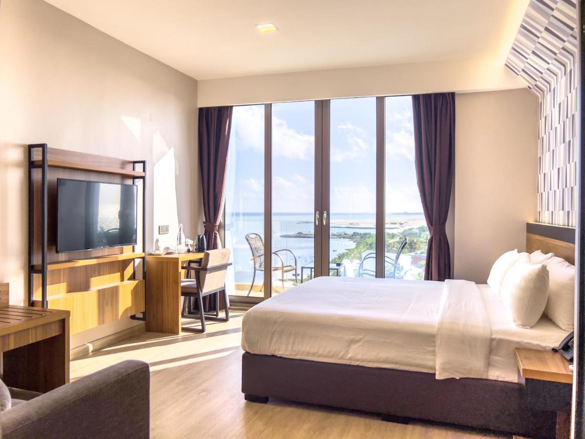 Triton Prestige Seaview And Spa Maafushi Exterior foto