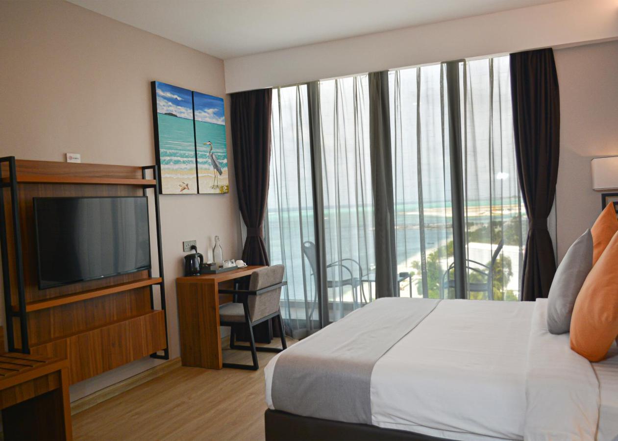 Triton Prestige Seaview And Spa Maafushi Exterior foto